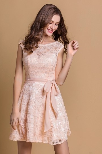 Robe cocktail courte dentelle