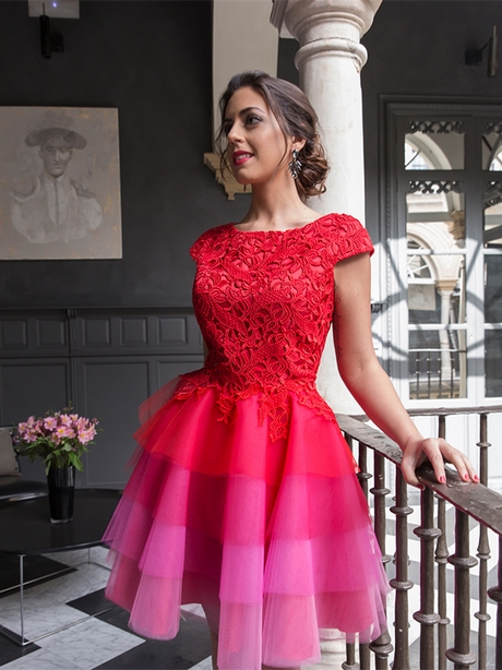 Robe cocktail courte dentelle