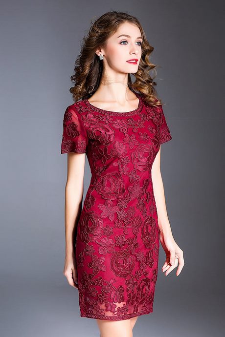 Robe de cocktail courte dentelle