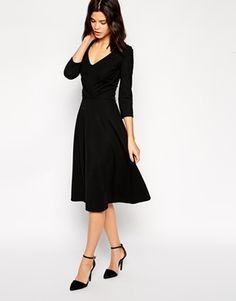 Robe noir manche mi longue