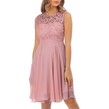 Robe rose avec dentelle