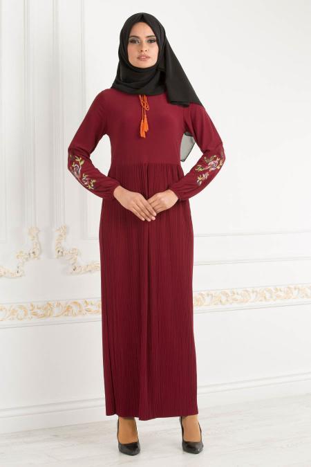 Robe rouge bordeaux