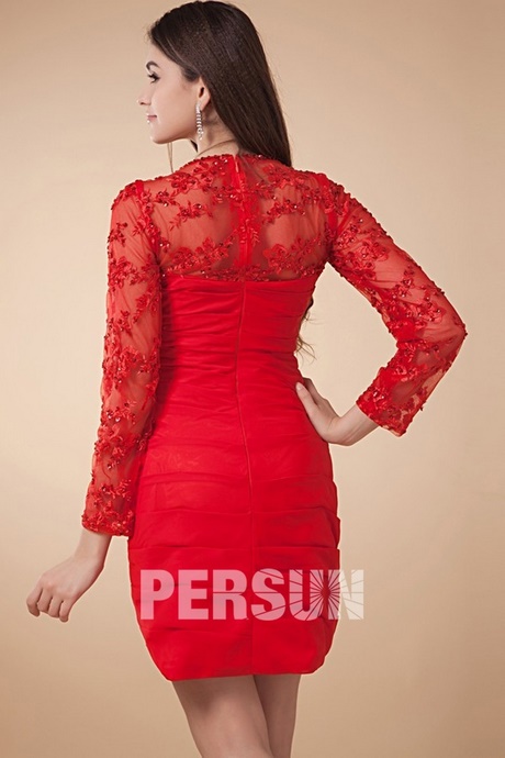 Robe rouge manche longue dentelle