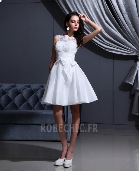 Robe blanche genoux