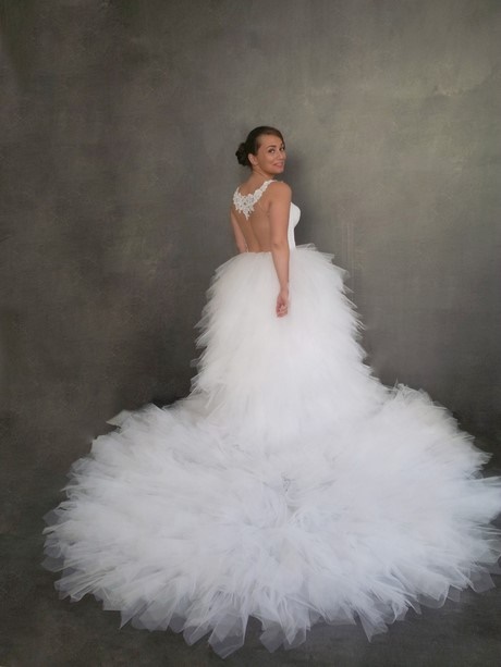 Robe de mariée avec manche et longue traine