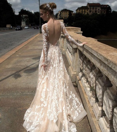 Robe de mariée dentelle dos nu