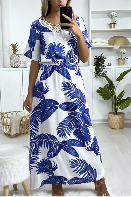 Robe blanche fleurs bleues