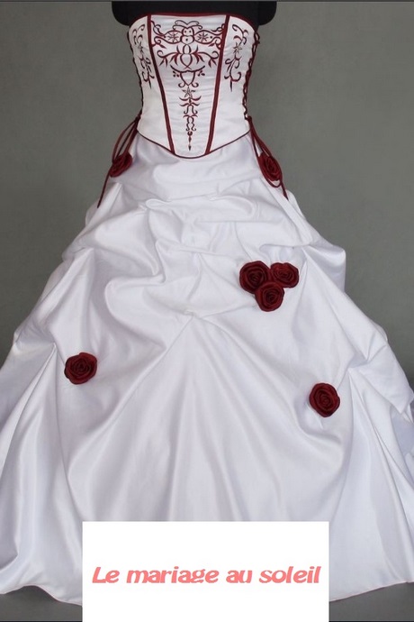 Robe de mariée bordeau et blanche