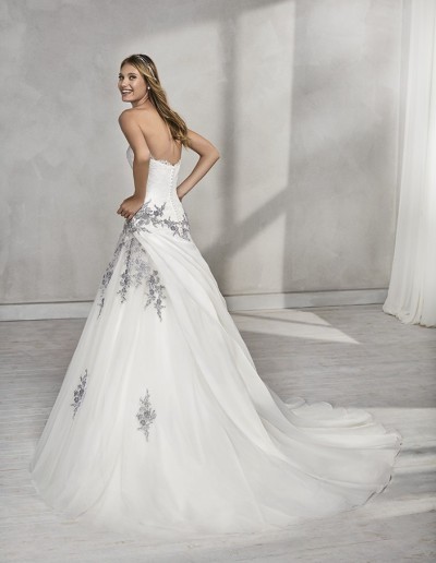 Robe de mariée gris et blanc