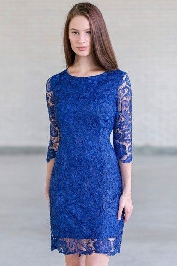 Robe en dentelle bleu roi