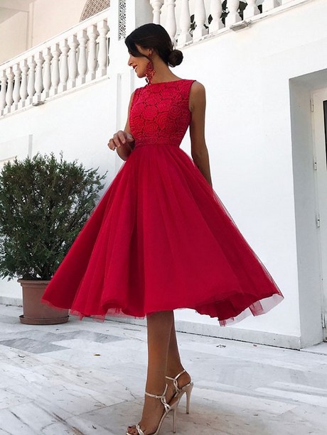 Robe rouge une manche