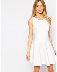 Robe blanche patineuse