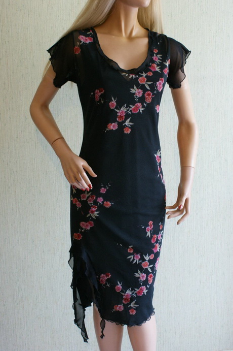 Robe noire fleurie