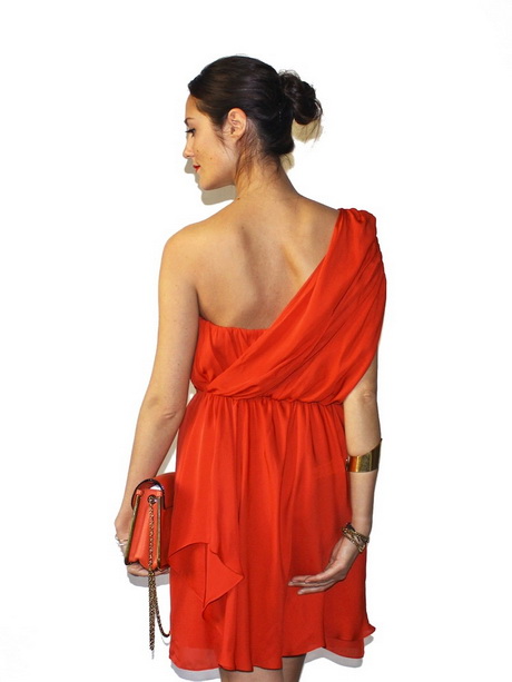 Robe rouge asymétrique