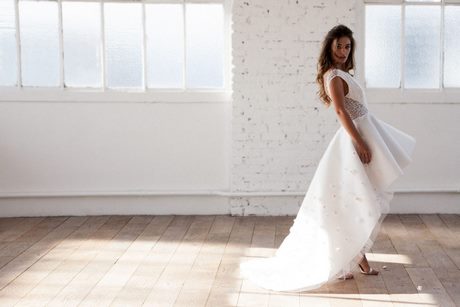 Robe de mariée plus courte devant