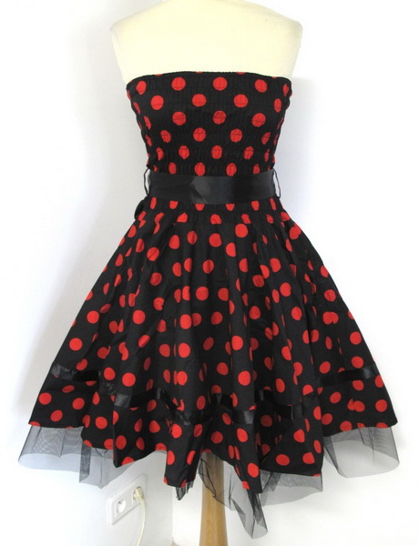 Robe à pois rouge