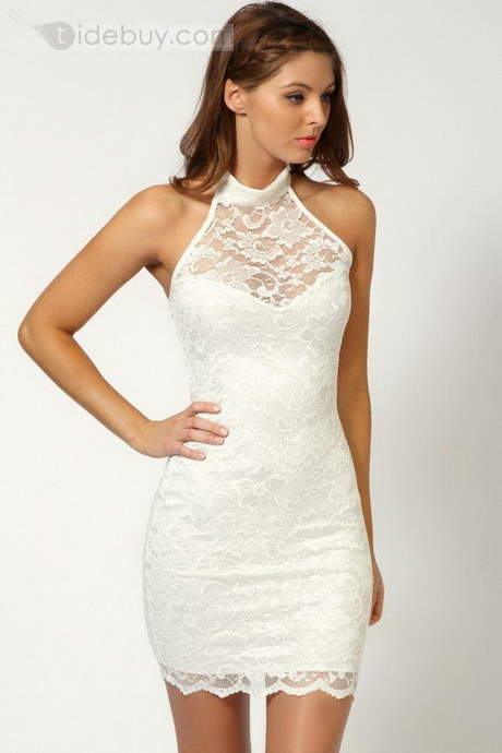 Robe blanche avec dentelle