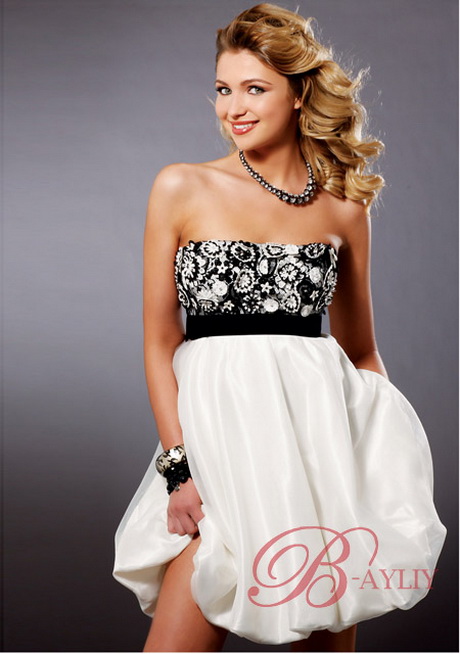 Robe blanche dentelle noire