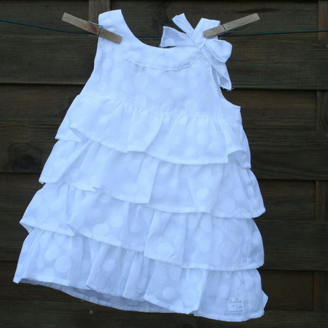 Robe blanche pour enfant