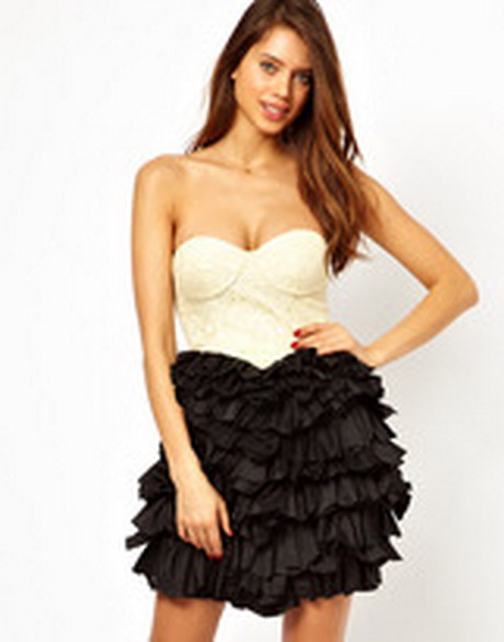 Robe bustier a volant
