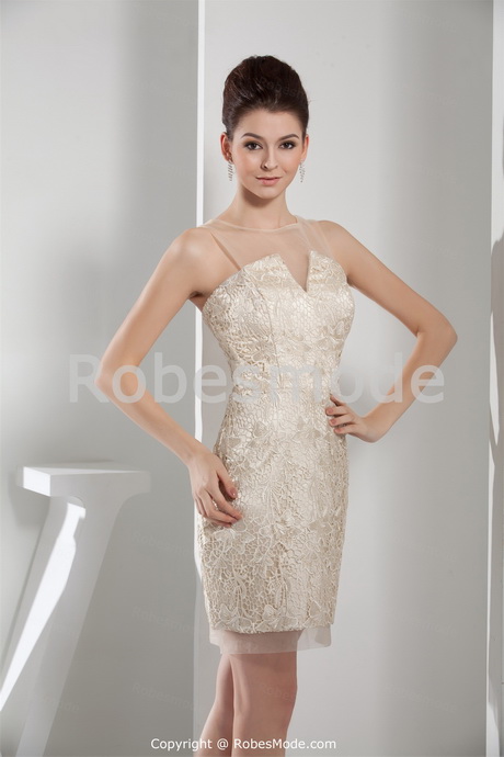 Robe courte en dentelle