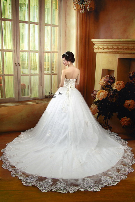 Robe de mariée avec traine