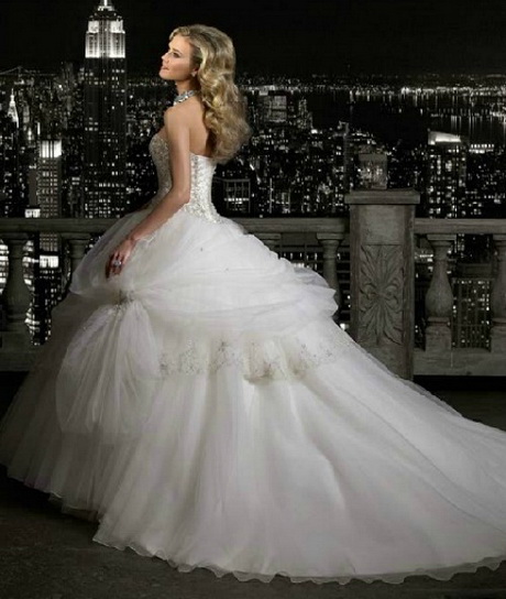 Robe de mariée avec traine