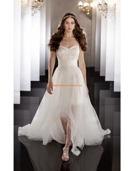 Robe de mariée courte avec traine