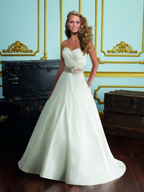 Robe de mariée pour femme petite