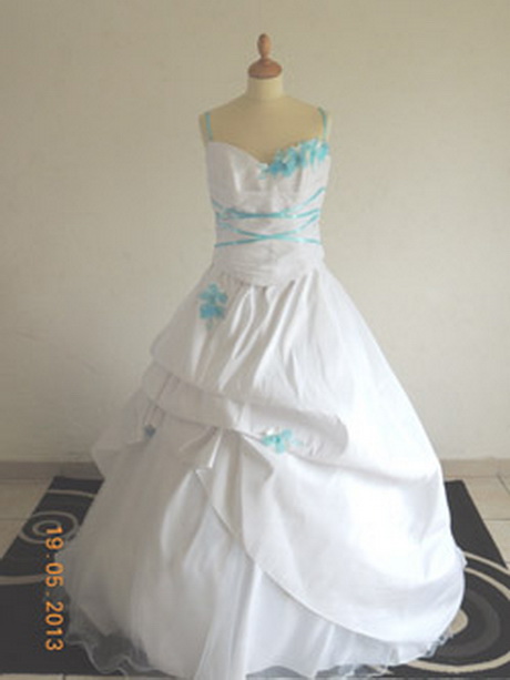 Robe de mariee blanche et turquoise