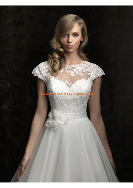 Robe dentelle manche courte