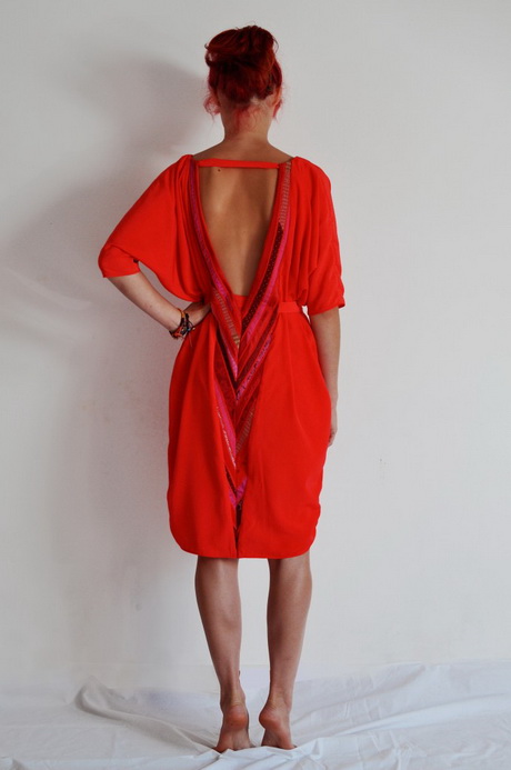 Robe dos nu rouge