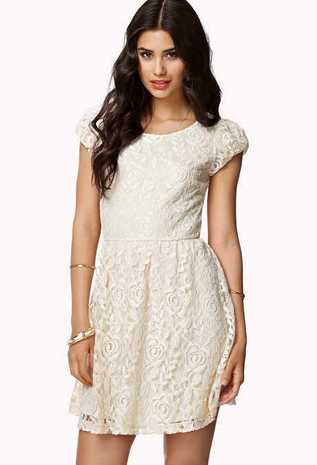 Robe en dentelle blanche