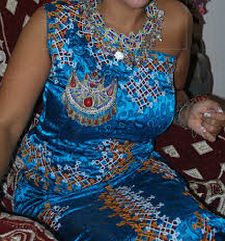 Robe kabyle avec broderie