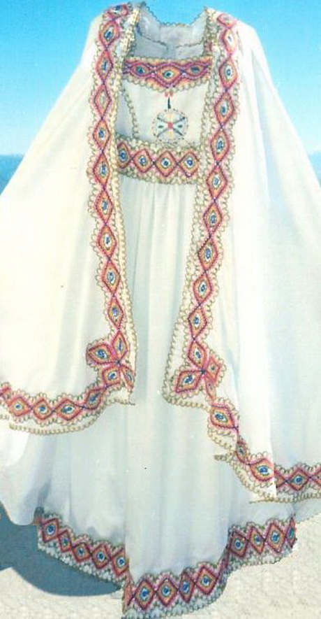 Robe kabyle avec burnous