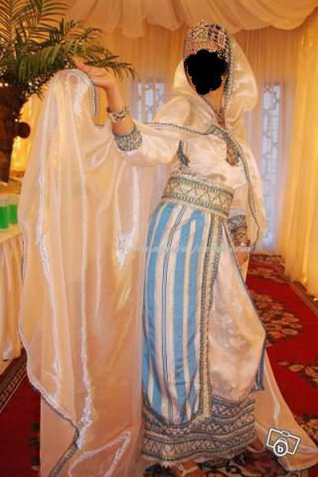 Robe kabyle avec burnous