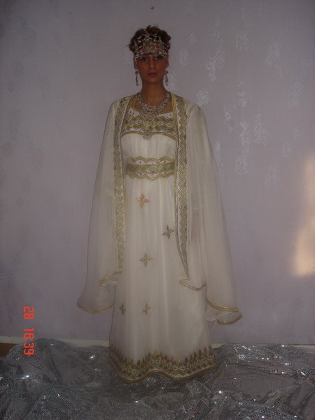 Robe kabyle avec burnous