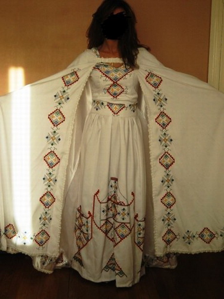 Robe kabyle avec burnous