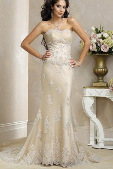 Robe longue a dentelle