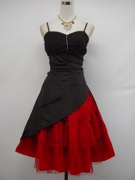 Robe noire et rouge