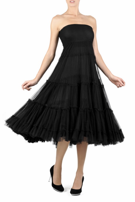 Robe noire volants