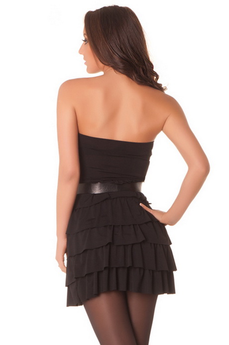 Robe noire volants