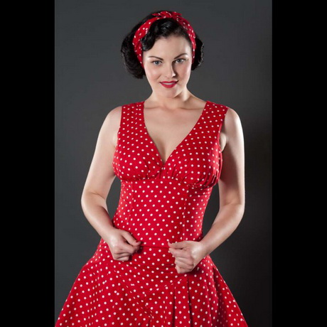 Robe rouge a pois blanc