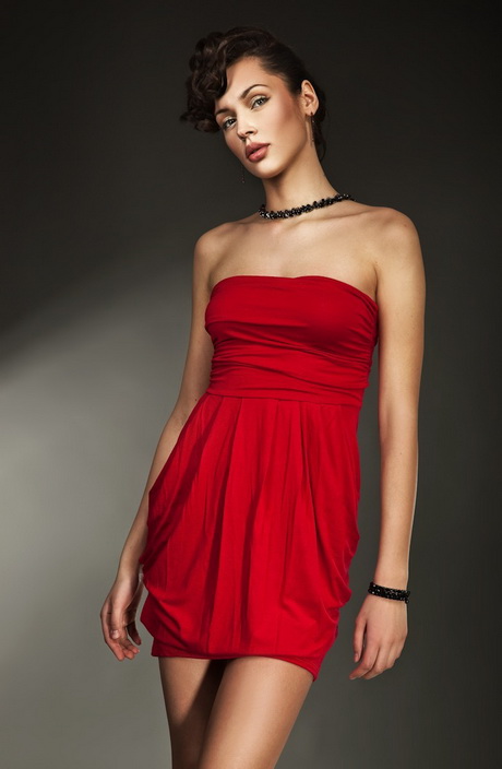 Robe rouge courte