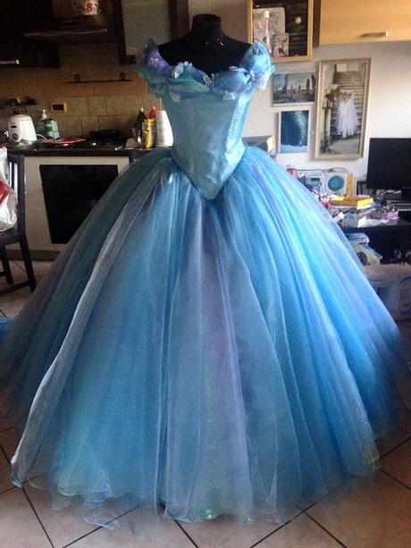 Robe de cendrillon film 2018