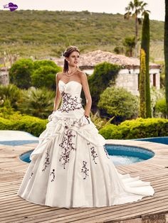 Robe de mariée en couleur 2018