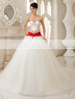 Robe de mariée rouge et blanche 2019