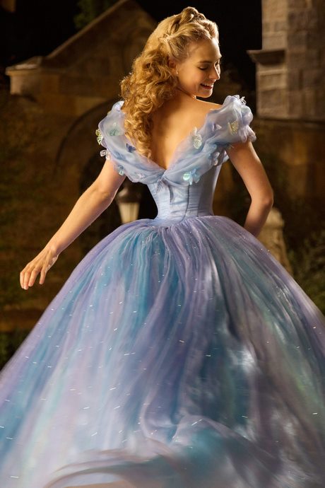 Robe de cendrillon film 2022