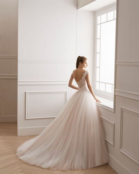 Robe de mariée en couleur 2022