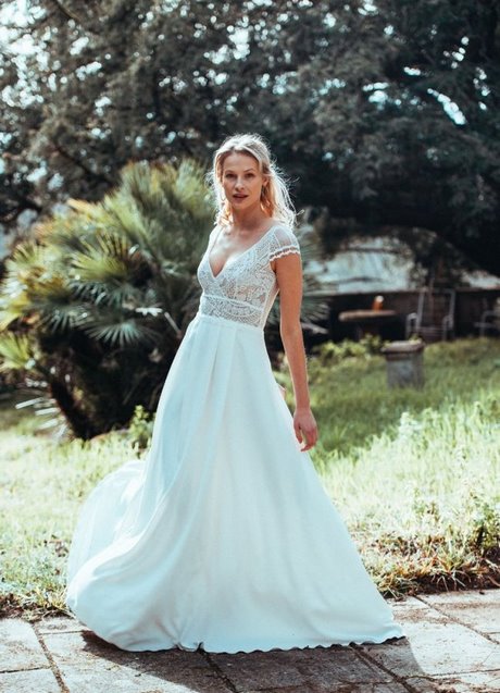 Robe de mariée en dentelle 2022